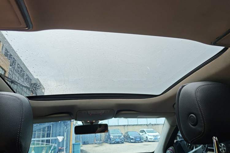 Used Mercedes-Benz E-Class 2018 Facelifted E 300 L Stylish Version Headliner