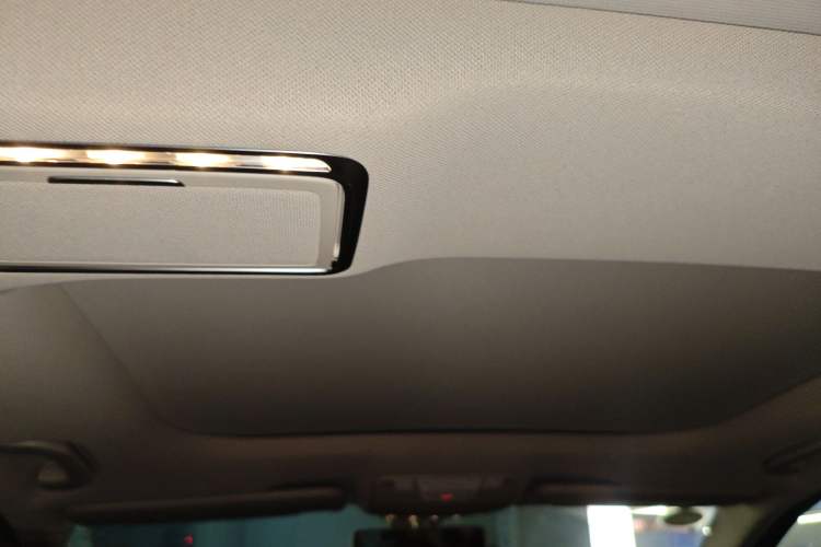 Used Mercedes-Benz E-Class 2018 Restyled E 300 L Sporty and Stylish Edition Headliner