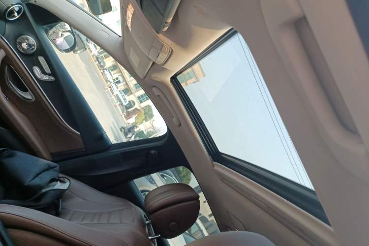 Used Mercedes-Benz E-Class 2018 Facelift E 200 L Sport Edition Headliner