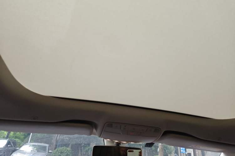 Used Mercedes-Benz E-Class 2018 Facelift E 300 L Luxury Edition Headliner
