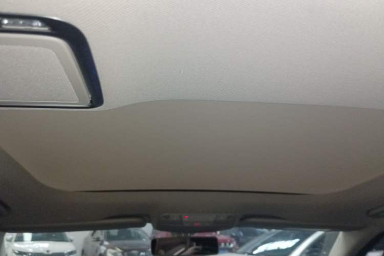 Used Mercedes-Benz E-Class 2018 Facelift E 300 L Luxury Edition Headliner