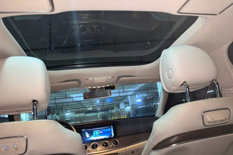 Used Mercedes-Benz E-Class 2018 Facelifted E 300 L Stylish Version Headliner