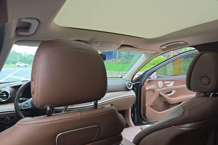 Used Mercedes-Benz E-Class 2018 Facelifted E 300 L Stylish Version Headliner