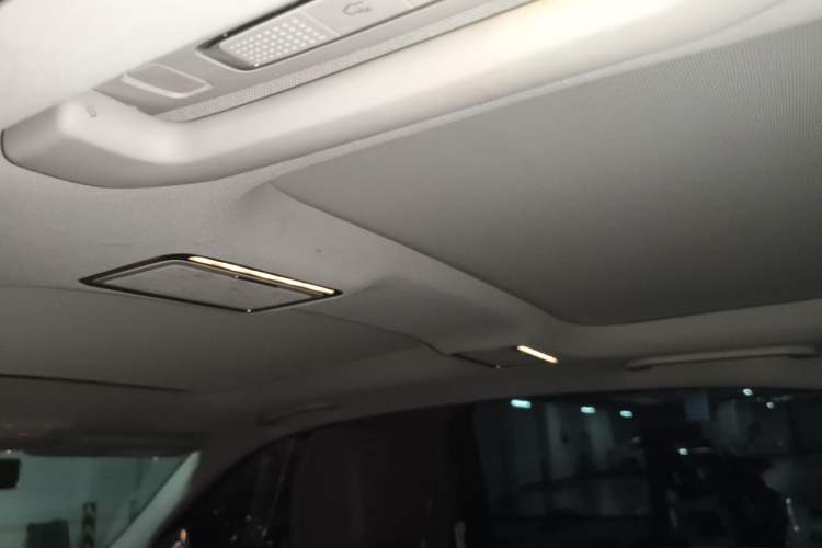 Used Mercedes-Benz E-Class 2018 Facelifted E 300 L Stylish Version Headliner