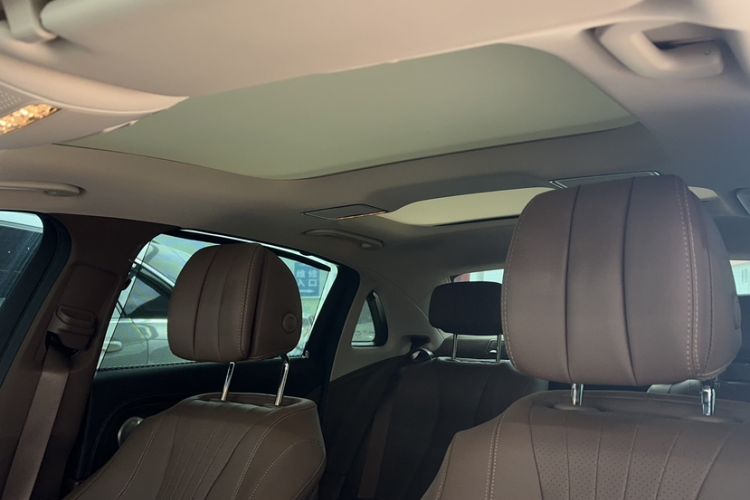 Used Mercedes-Benz E-Class 2018 Facelift E 300 L Luxury Edition Headliner