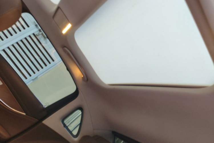 Used Mercedes-Benz E-Class 2018 Facelift E 300 L Luxury Edition Headliner