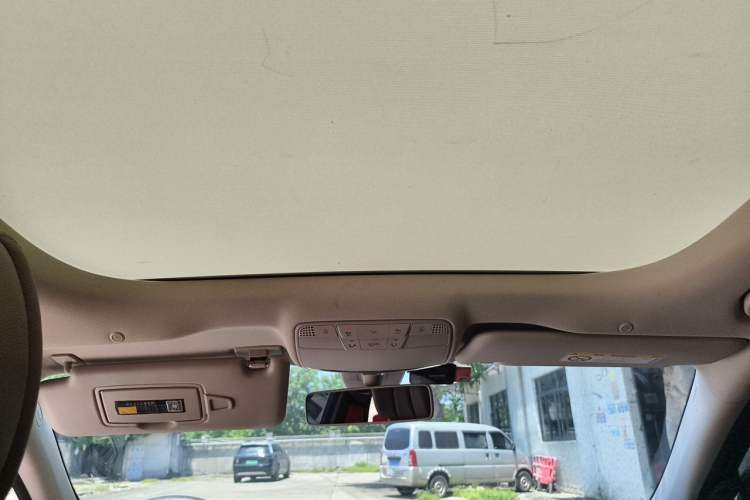 Used Mercedes-Benz E-Class 2018 Facelift E 300 L Luxury Edition Headliner