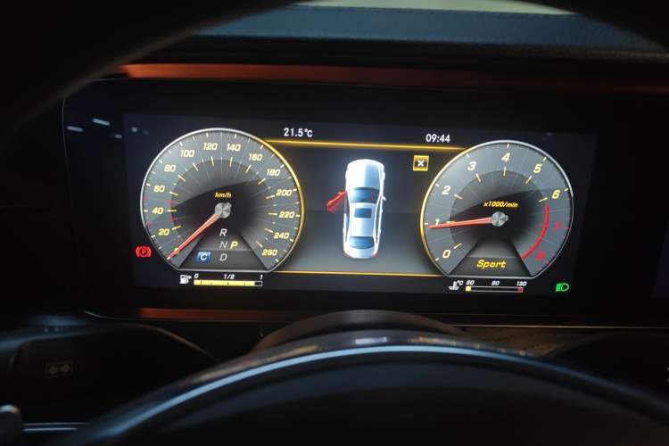 Used Mercedes-Benz E-Class 2018 E 300 L Sport Luxury Edition Instrument Cluster