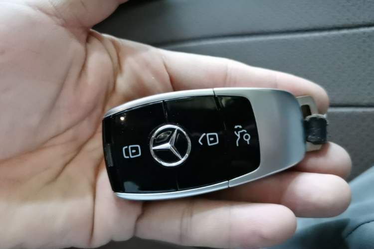 Used Mercedes-Benz E-Class 2018 Facelift E 300 L Luxury Edition Interior 1