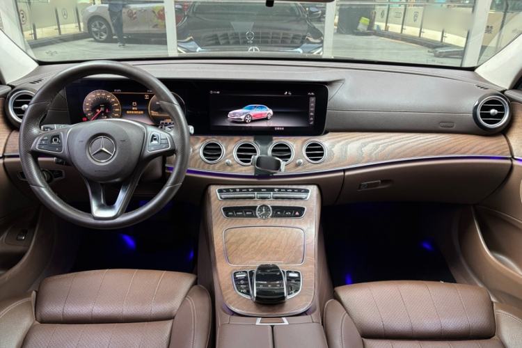 Used Mercedes-Benz E-Class 2018 Facelift E 200 L Interior 1