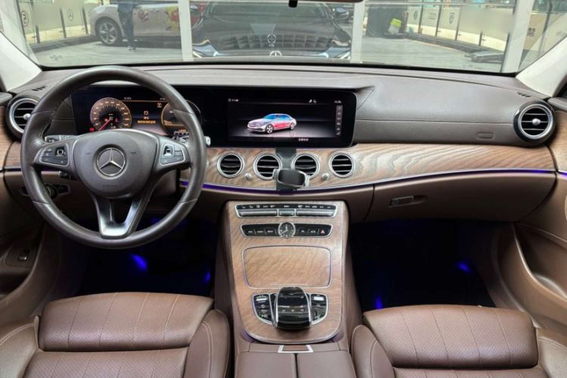 Used Mercedes-Benz E-Class 2018 Facelift E 200 L Interior 1
