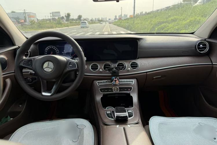 Used Mercedes-Benz E-Class 2018 Facelift E 200 L Interior 1