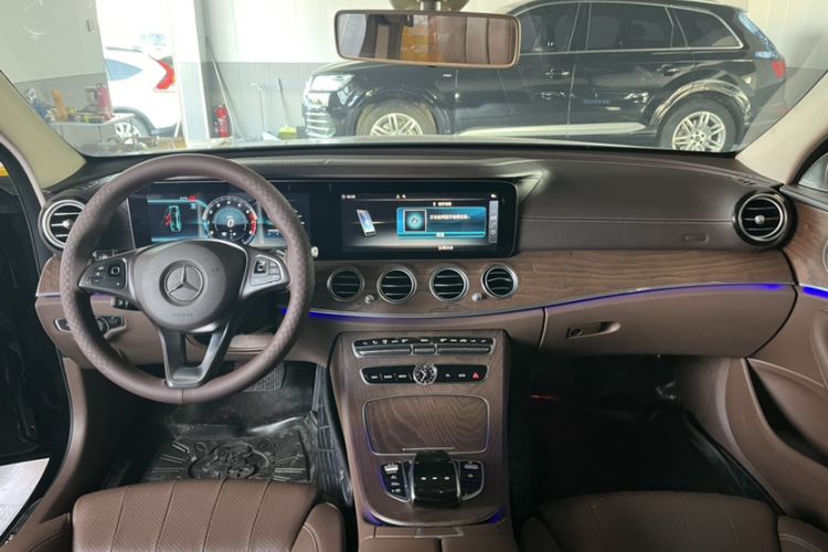 Used Mercedes-Benz E-Class 2018 Facelift E 200 L Interior 1