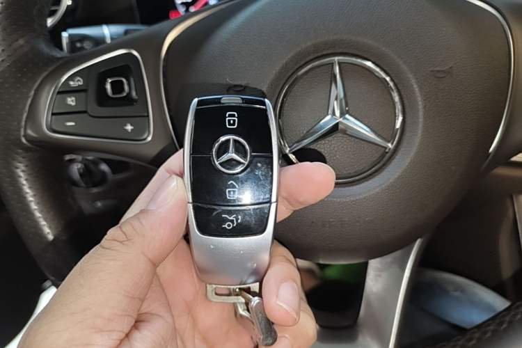 Used Mercedes-Benz E-Class 2018 E 200 L Interior 1