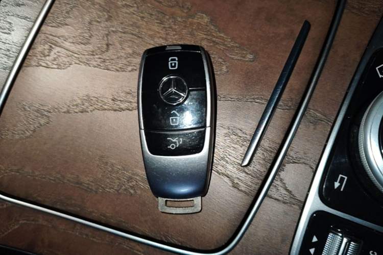 Used Mercedes-Benz E-Class 2018 E 200 L Interior 1
