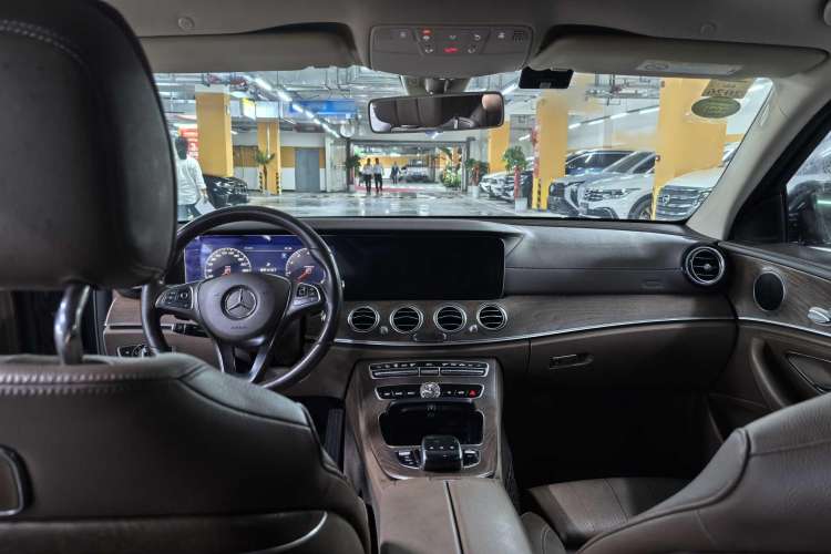 Used Mercedes-Benz E-Class 2018 E 200 L Interior 1