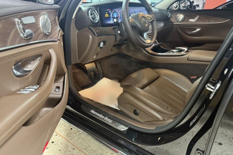 Used Mercedes-Benz E-Class 2018 Facelift E 200 L Interior 1