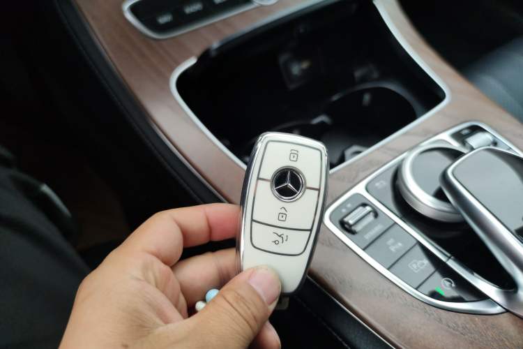 Used Mercedes-Benz E-Class 2018 Facelift E 300 L Luxury Edition Interior 1