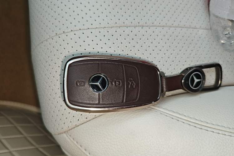 Used Mercedes-Benz E-Class 2018 Facelift E 300 L Luxury Edition Interior 1