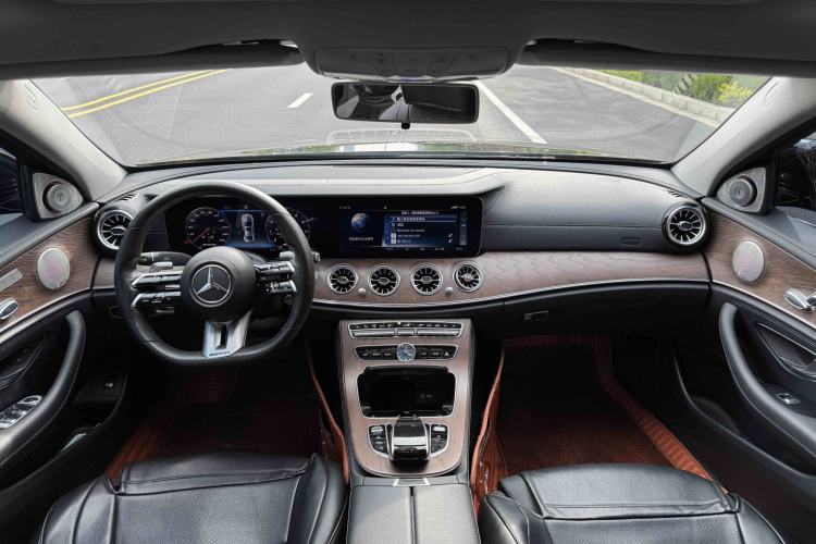 Used Mercedes-Benz E-Class 2018 E 200 L Interior 1