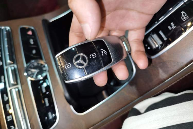 Used Mercedes-Benz E-Class 2018 E 300 L Stylish Model Interior 1