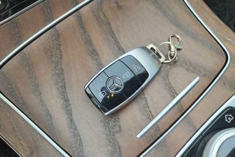 Used Mercedes-Benz E-Class 2018 Facelift E 200 L Interior 1