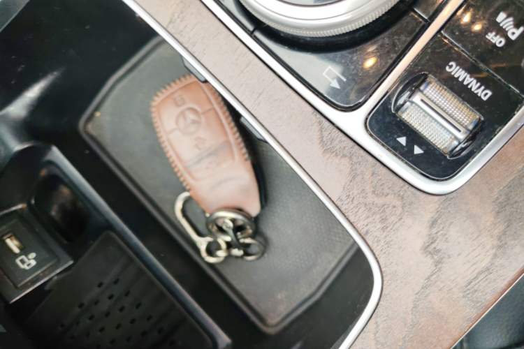 Used Mercedes-Benz E-Class 2018 E 300 L Luxury Model Interior 1