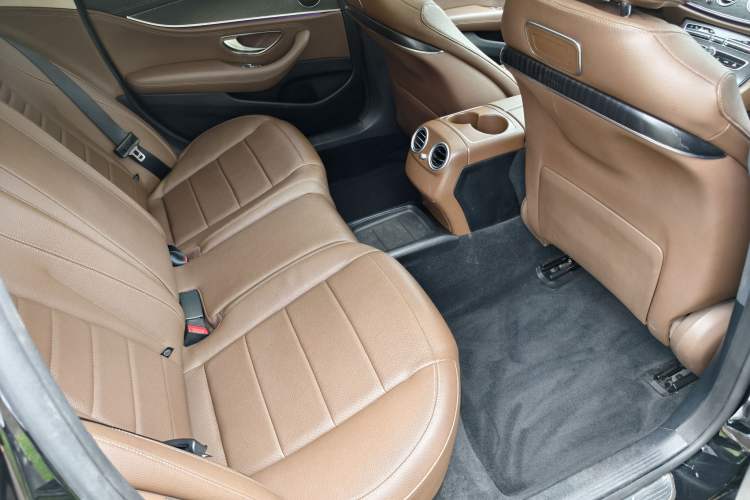 Used Mercedes-Benz E-Class 2018 Facelift E 200 L Sport Edition Interior 10