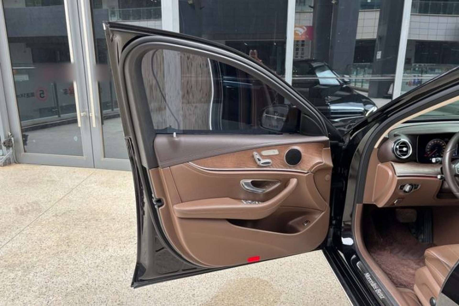 Used Mercedes-Benz E-Class 2018 Facelift E 200 L Interior 11