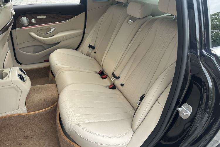 Used Mercedes-Benz E-Class 2018 Facelifted E 300 L Stylish Version Interior 11