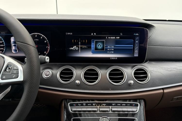 Used Mercedes-Benz E-Class 2018 Facelift E 200 L Sport 4MATIC Interior 2
