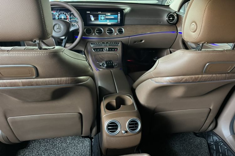 Used Mercedes-Benz E-Class 2018 Facelift E 200 L Interior 2