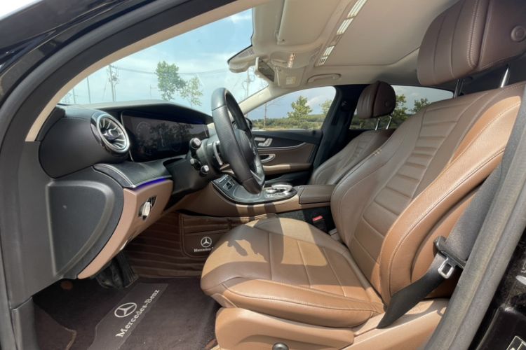 Used Mercedes-Benz E-Class 2018 Facelift E 200 L Sport 4MATIC Interior 2