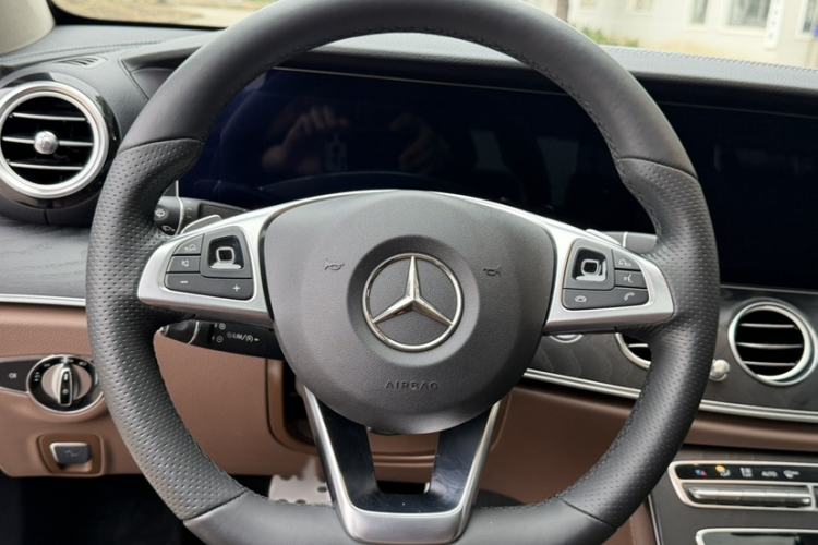 Used Mercedes-Benz E-Class 2018 Facelift E 200 L Sport Edition Interior 2