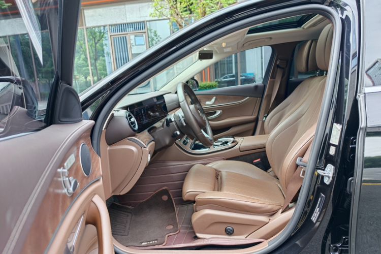 Used Mercedes-Benz E-Class 2018 Facelift E 200 L Interior 2