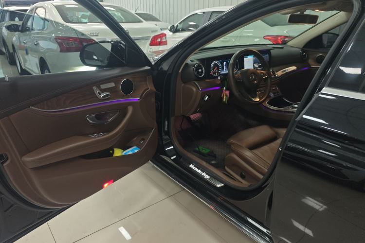 Used Mercedes-Benz E-Class 2018 Facelift E 200 L Interior 3