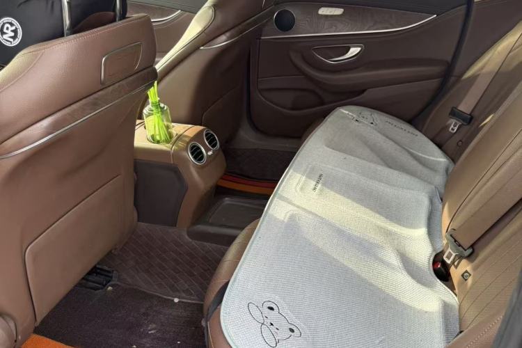 Used Mercedes-Benz E-Class 2018 Facelift E 200 L Interior 3