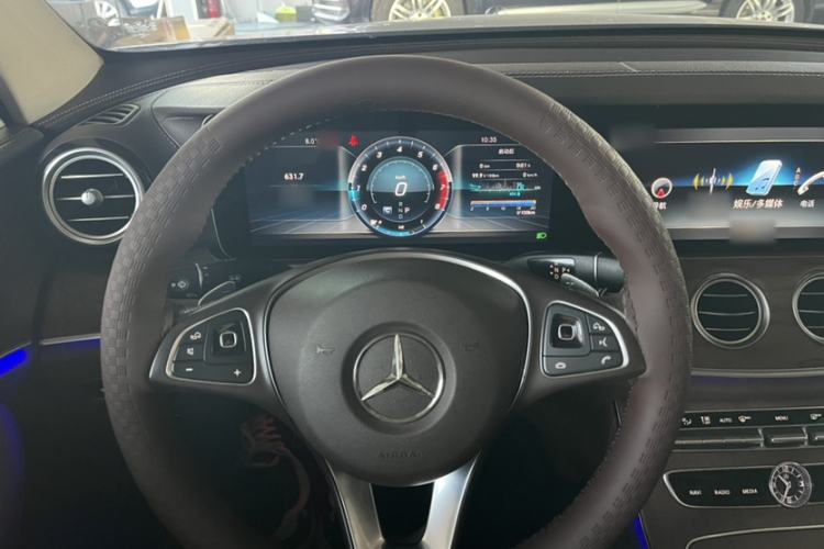 Used Mercedes-Benz E-Class 2018 Facelift E 200 L Interior 3