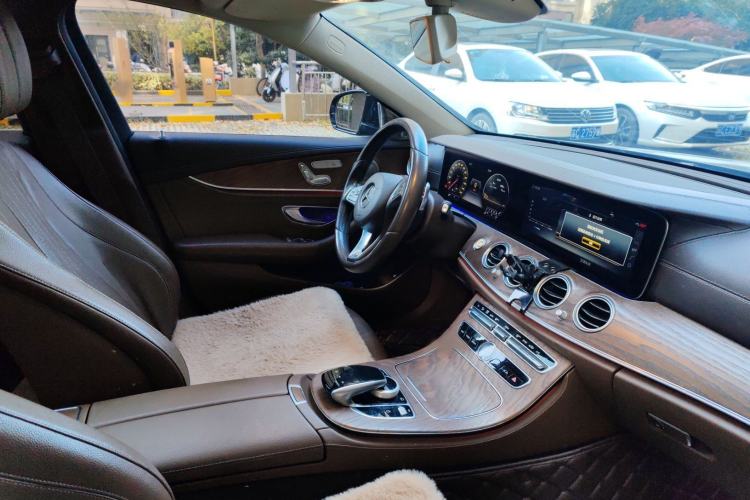 Used Mercedes-Benz E-Class 2018 Facelift E 200 L Interior 3
