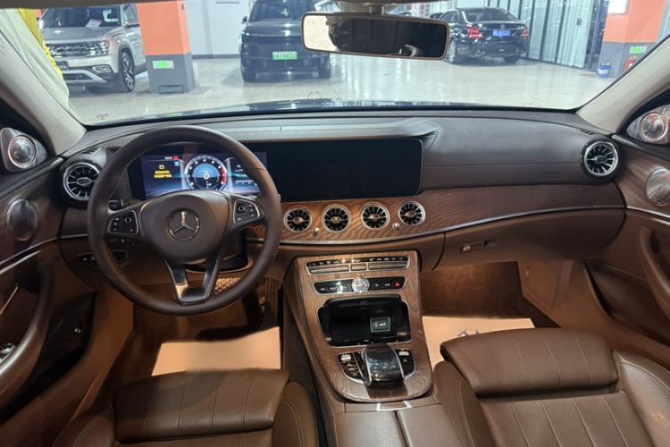 Used Mercedes-Benz E-Class 2018 Facelift E 200 L Interior 3