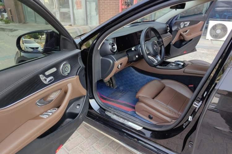 Used Mercedes-Benz E-Class 2018 Facelift E 200 L Sport 4MATIC Interior 3
