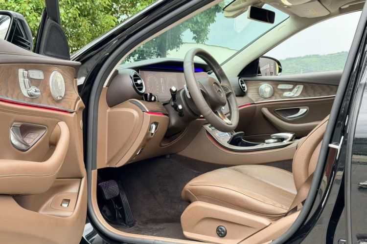 Used Mercedes-Benz E-Class 2018 Facelifted E 300 L Stylish Version Interior 3