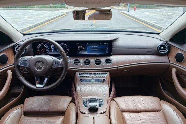 Used Mercedes-Benz E-Class 2018 Facelift E 200 L Interior 3