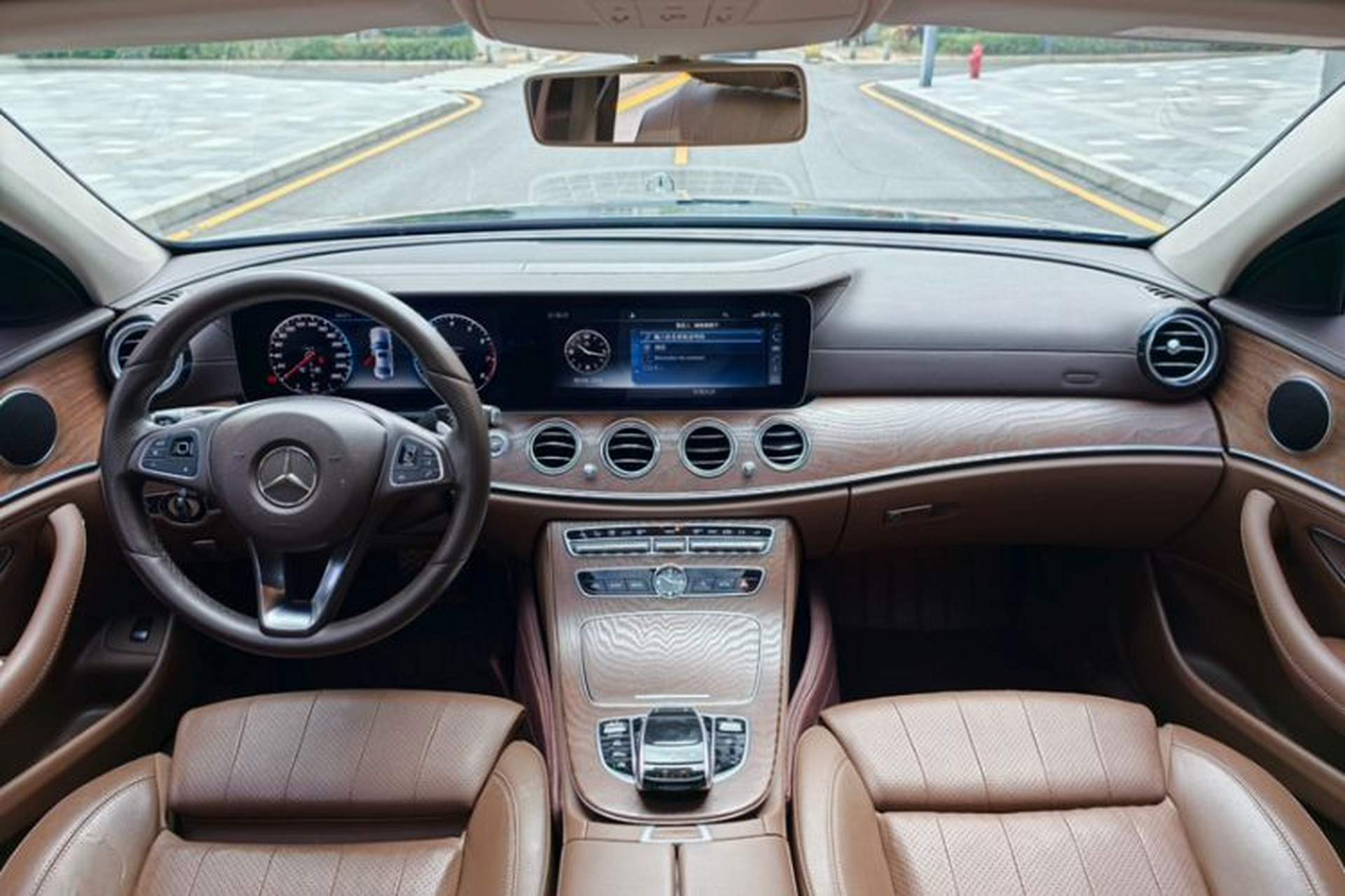 Used Mercedes-Benz E-Class 2018 Facelift E 200 L Interior 3