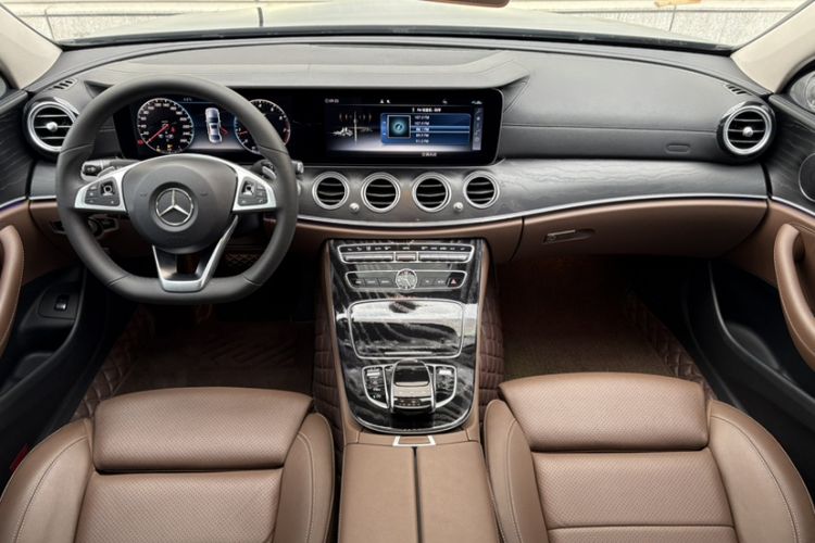 Used Mercedes-Benz E-Class 2018 Facelift E 200 L Sport 4MATIC Interior 4