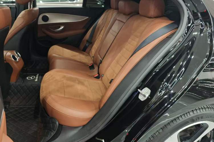 Used Mercedes-Benz E-Class 2018 E 200 Sport Edition Interior 4