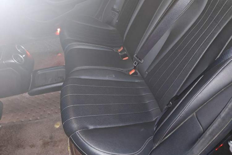 Used Mercedes-Benz E-Class 2018 Facelift E 200 L Interior 4