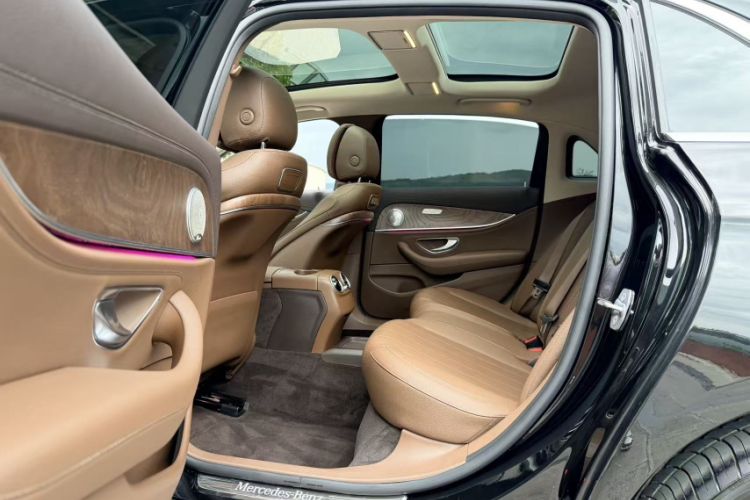 Used Mercedes-Benz E-Class 2018 Facelifted E 300 L Stylish Version Interior 4
