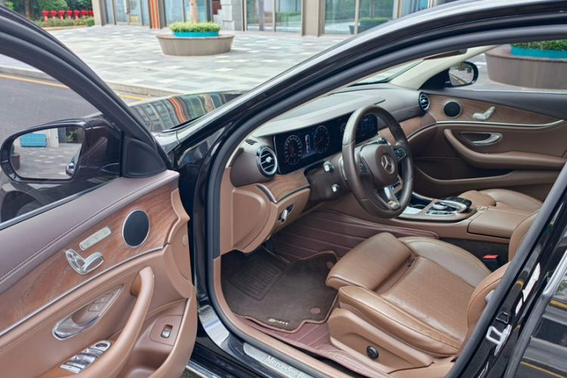 Used Mercedes-Benz E-Class 2018 Facelift E 200 L Interior 4