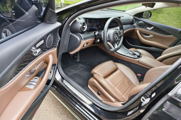 Used Mercedes-Benz E-Class 2018 Facelift E 200 L Sport Edition Interior 4